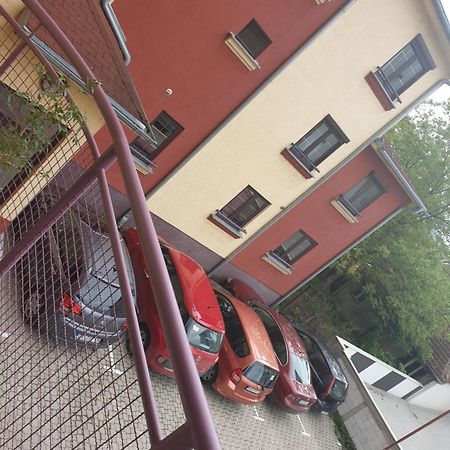 Lux Apartman Cacak Bagian luar foto