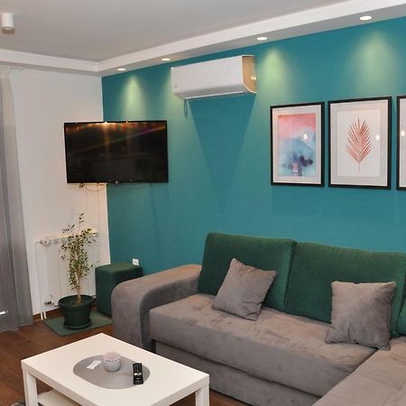 Lux Apartman Cacak Bagian luar foto