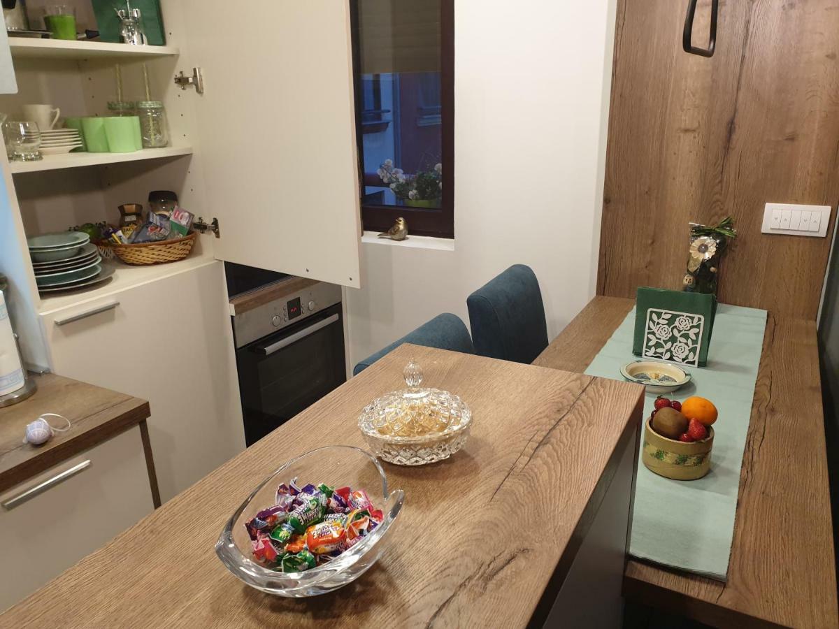 Lux Apartman Cacak Bagian luar foto