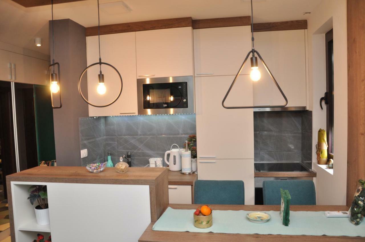 Lux Apartman Cacak Bagian luar foto