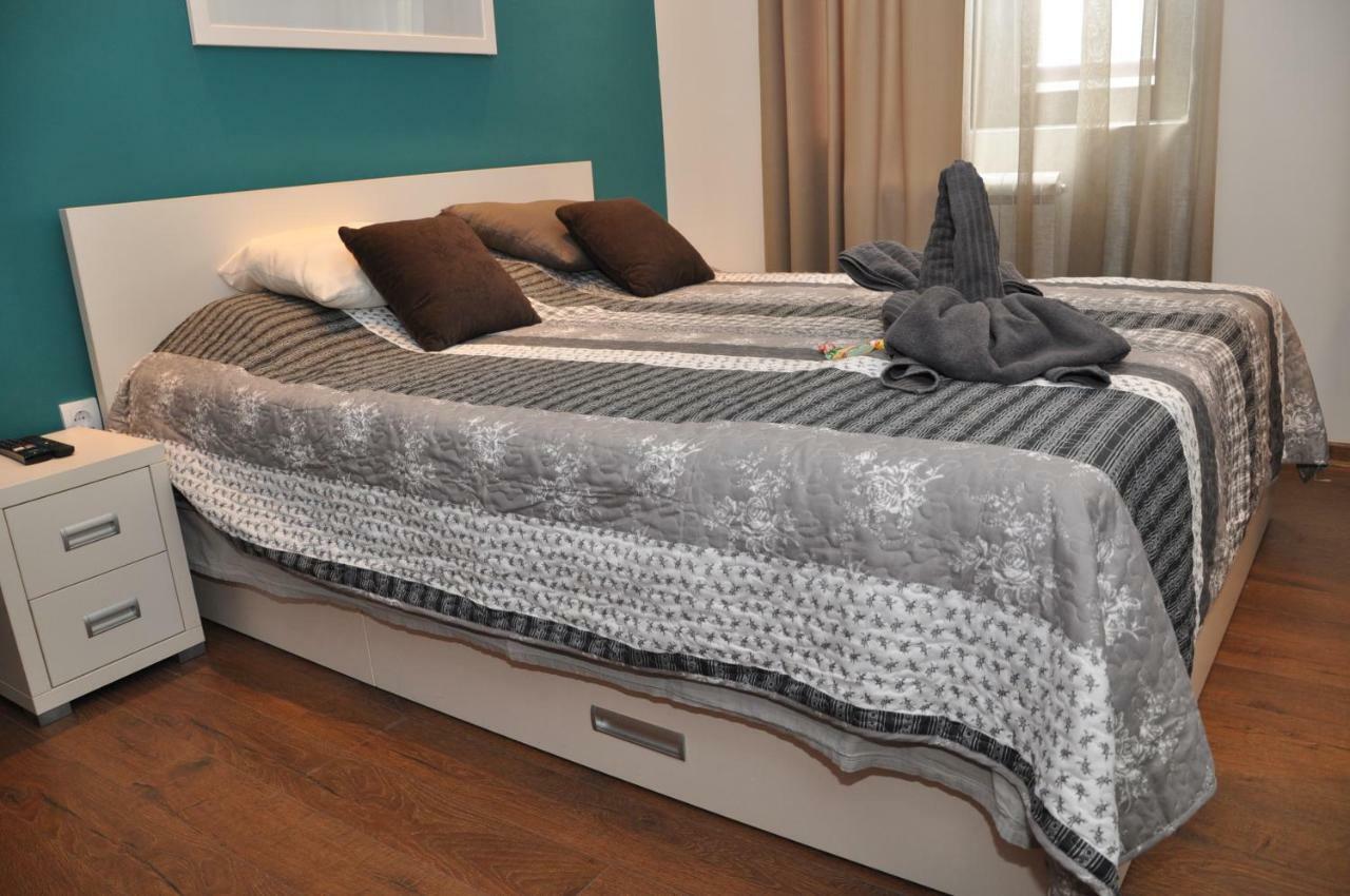 Lux Apartman Cacak Bagian luar foto