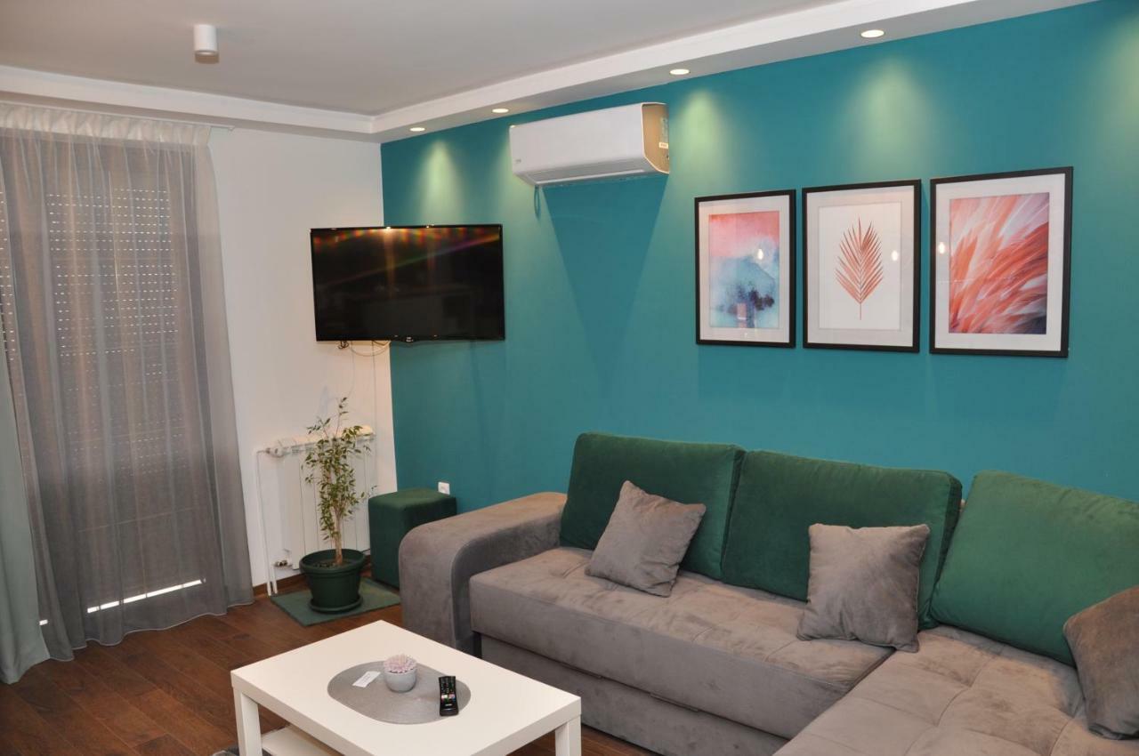 Lux Apartman Cacak Apartment Bagian luar foto