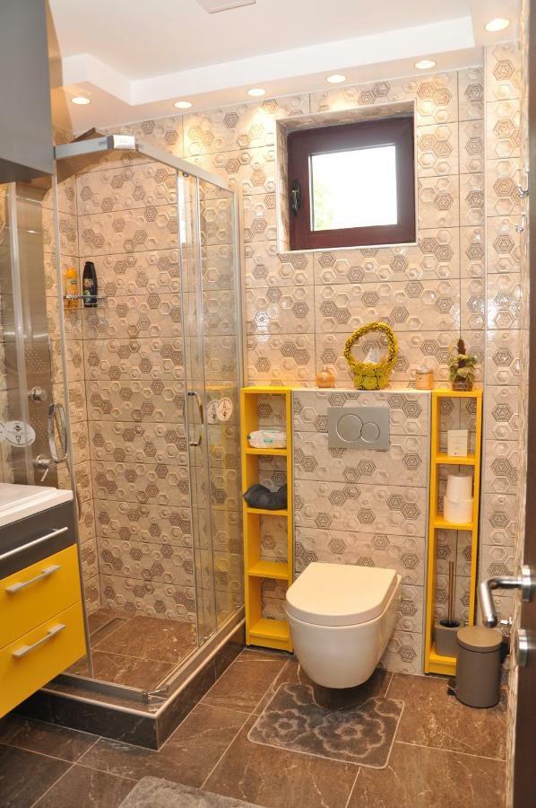 Lux Apartman Cacak Bagian luar foto