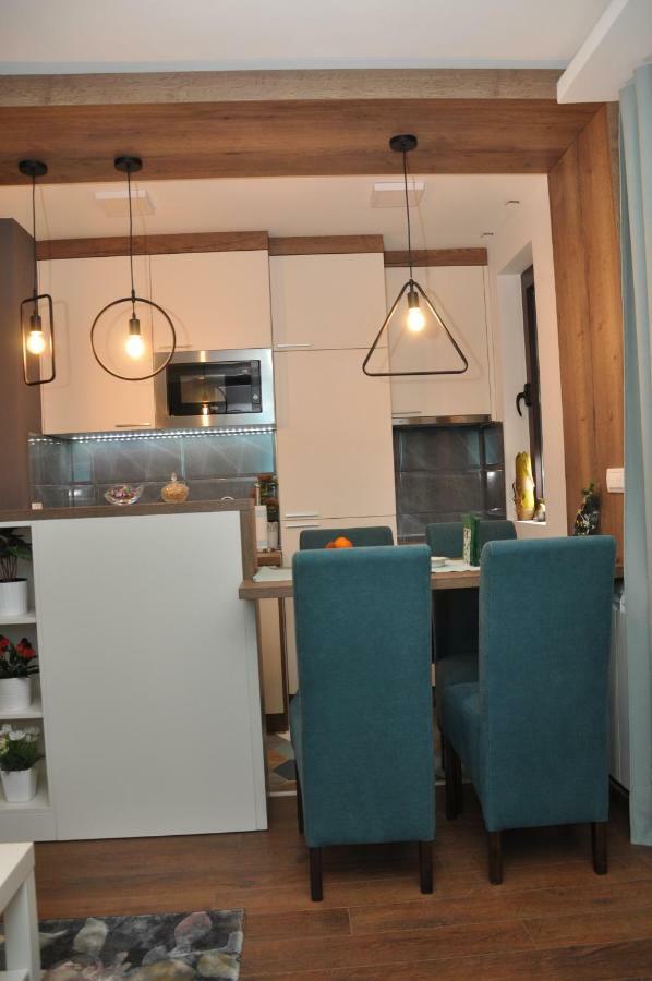 Lux Apartman Cacak Bagian luar foto
