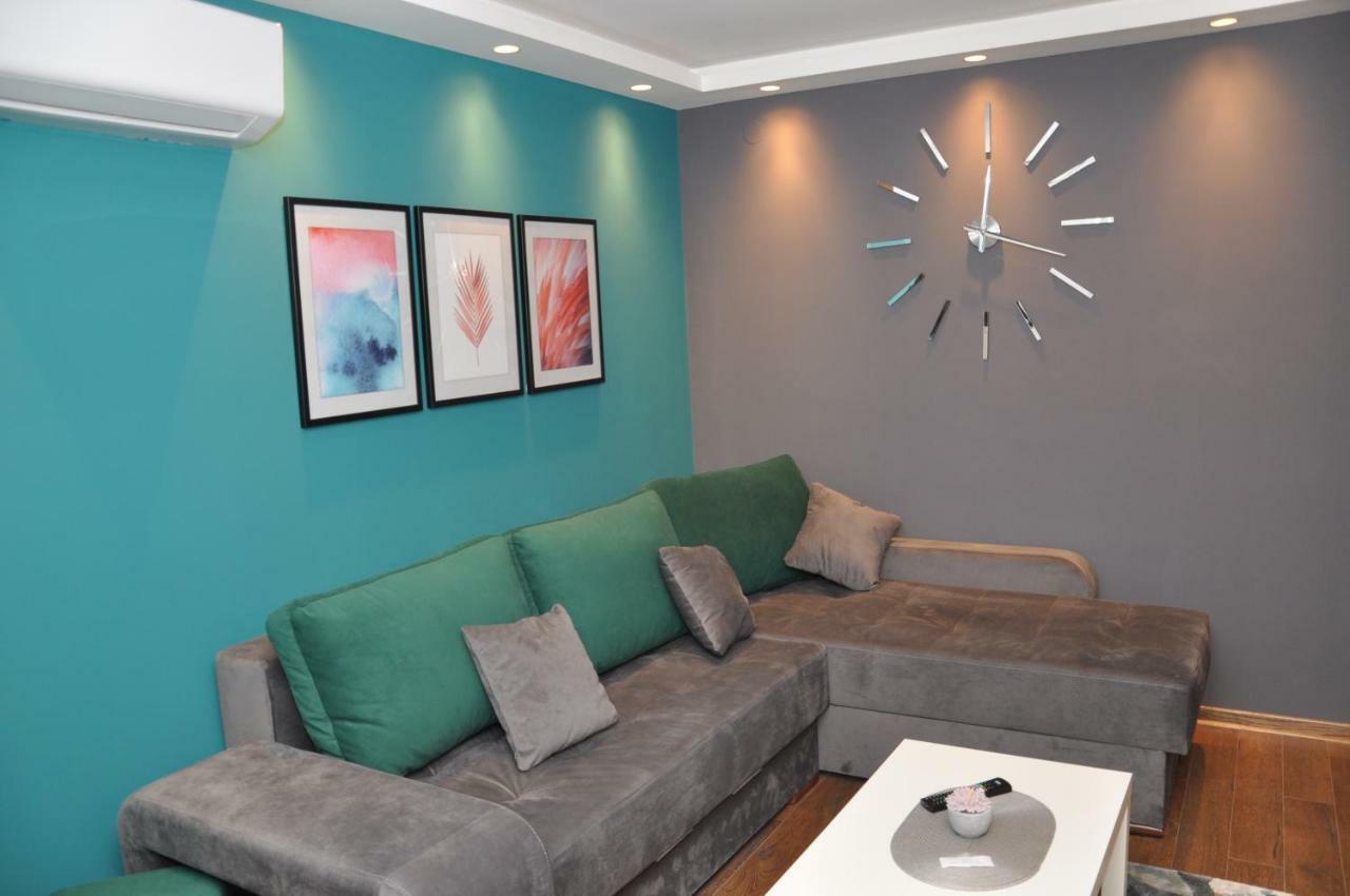 Lux Apartman Cacak Bagian luar foto