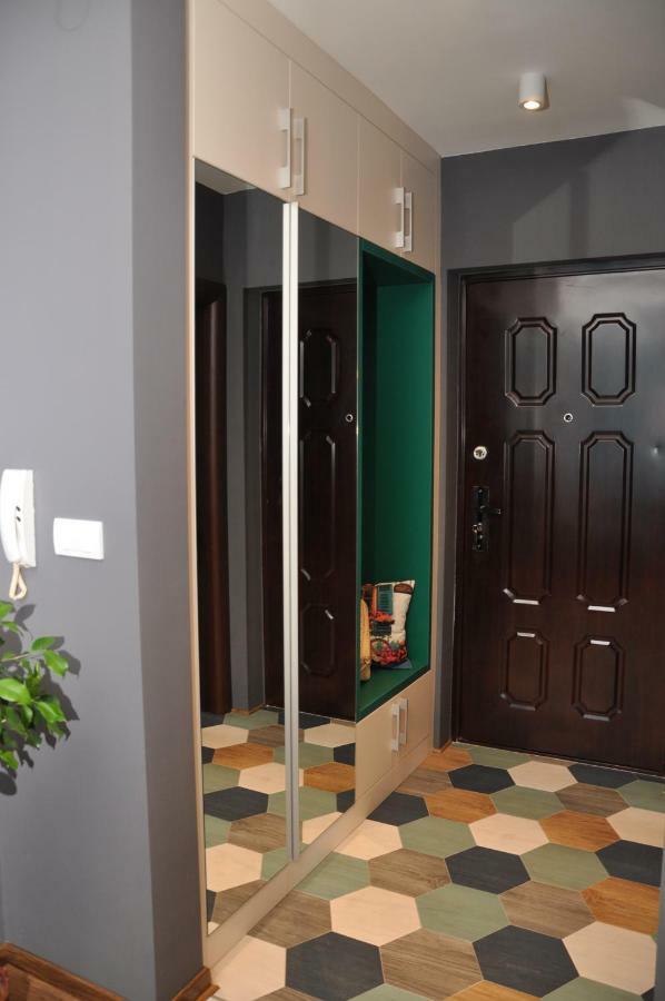 Lux Apartman Cacak Bagian luar foto