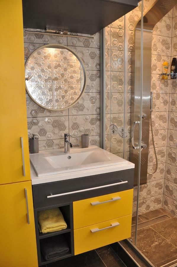 Lux Apartman Cacak Bagian luar foto