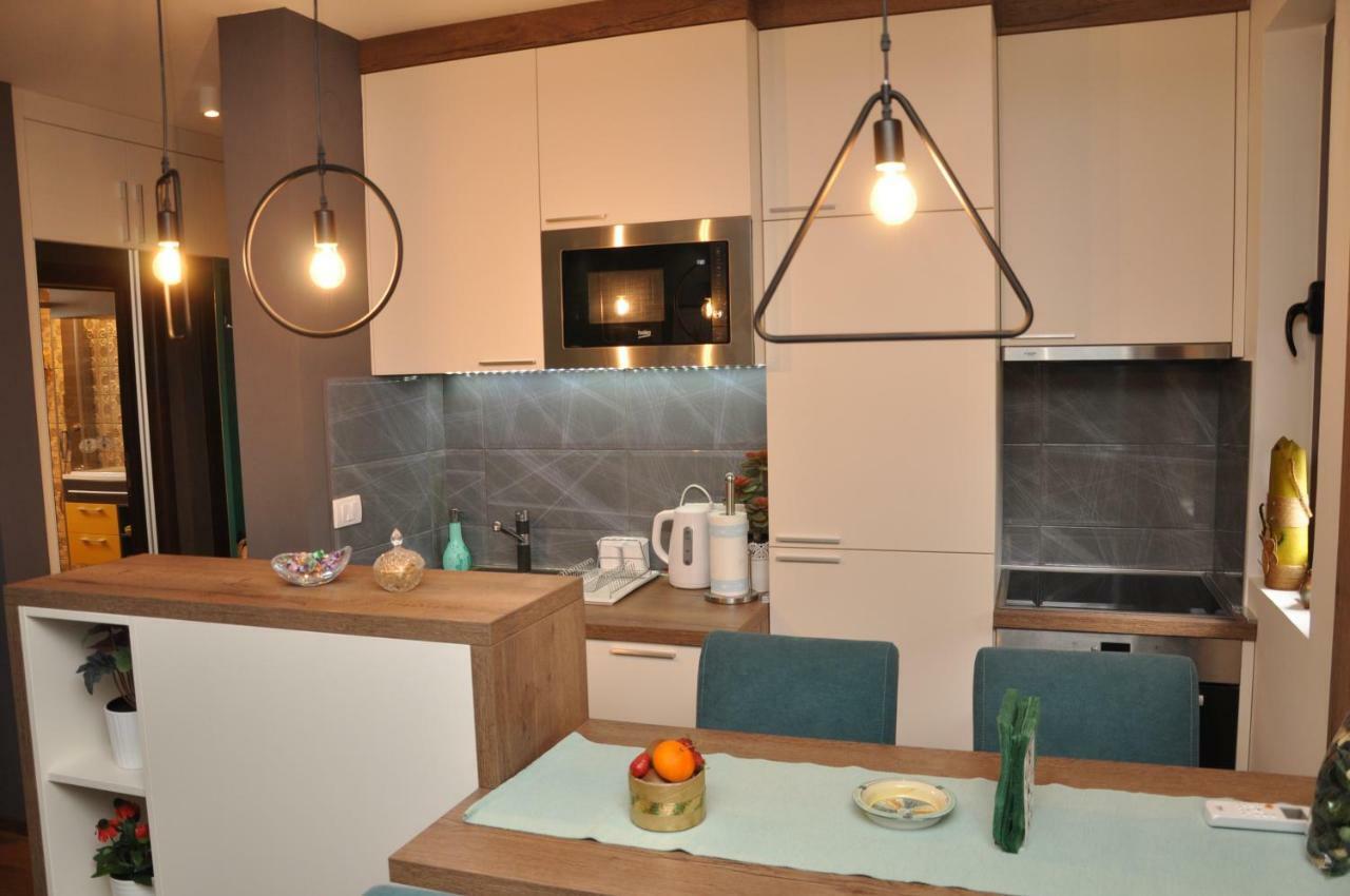 Lux Apartman Cacak Bagian luar foto