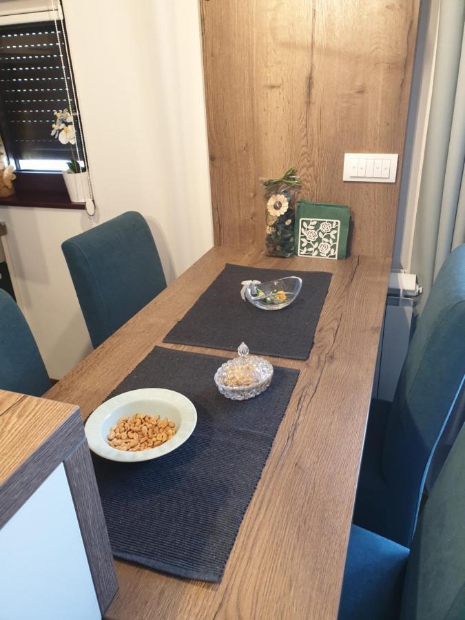 Lux Apartman Cacak Bagian luar foto